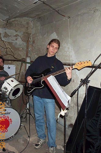 Czél Gergõ (basszus gitár)